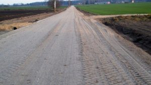 Iš sutaupytų pašalpų pinigų sutvarkytas kelias